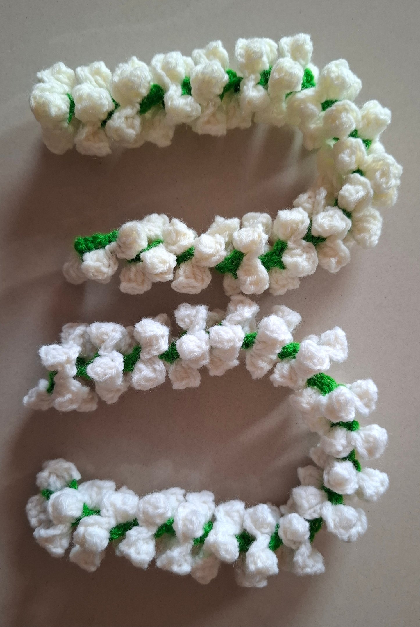 Handmade Woolen Gajra (1 pc)