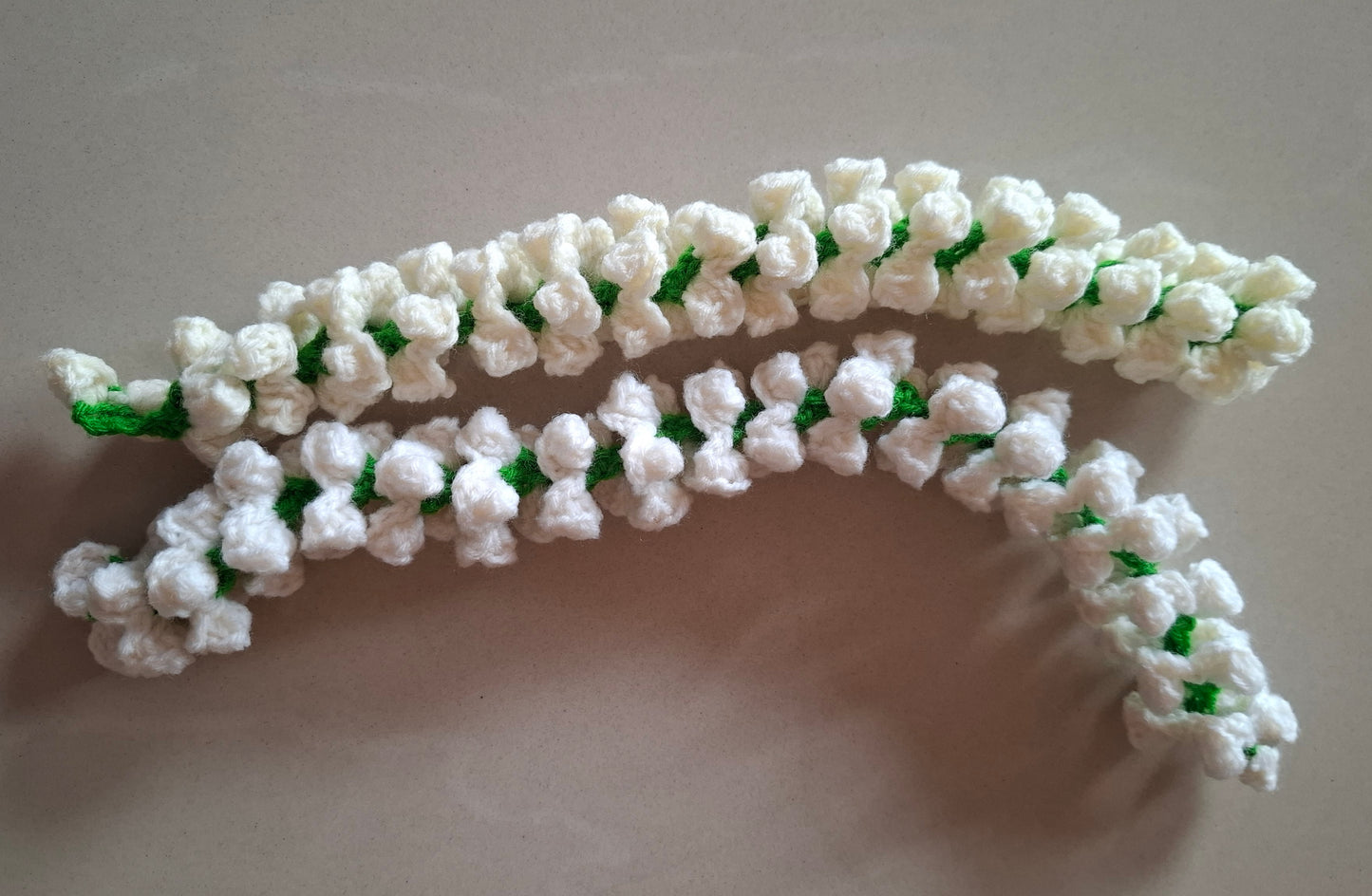 Handmade Woolen Gajra (1 pc)